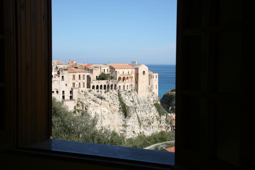 Mansarda Villa Alf Di Vito Tropea Rum bild