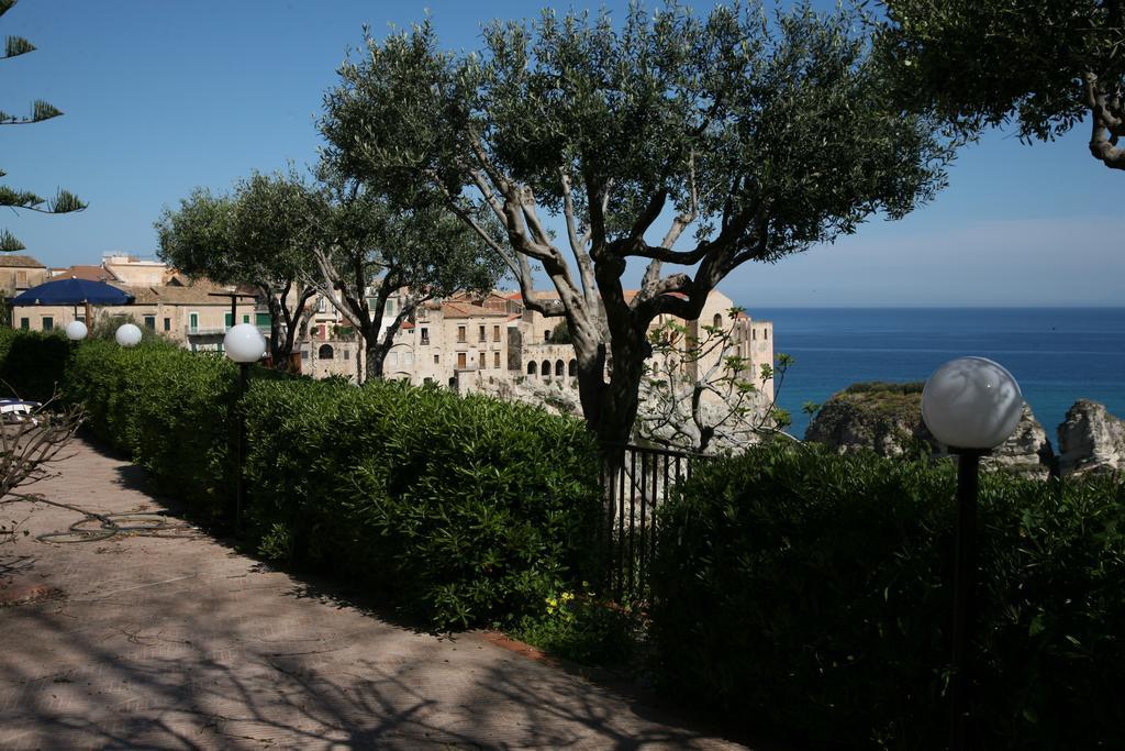 Mansarda Villa Alf Di Vito Tropea Rum bild